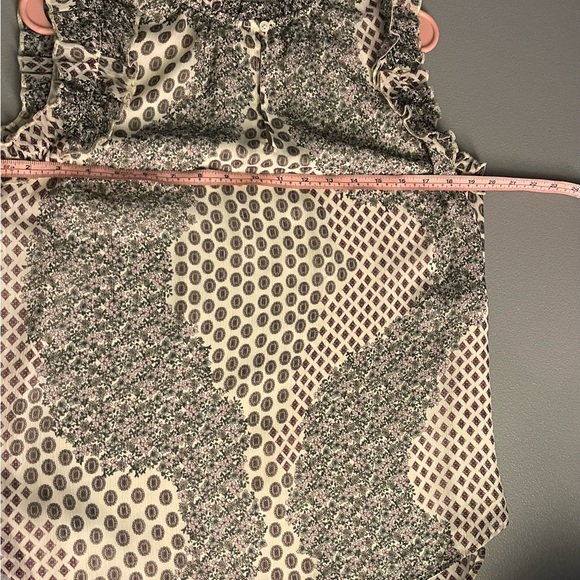 Floral ruffle split neck blouse, size M - Picture 11 of 12